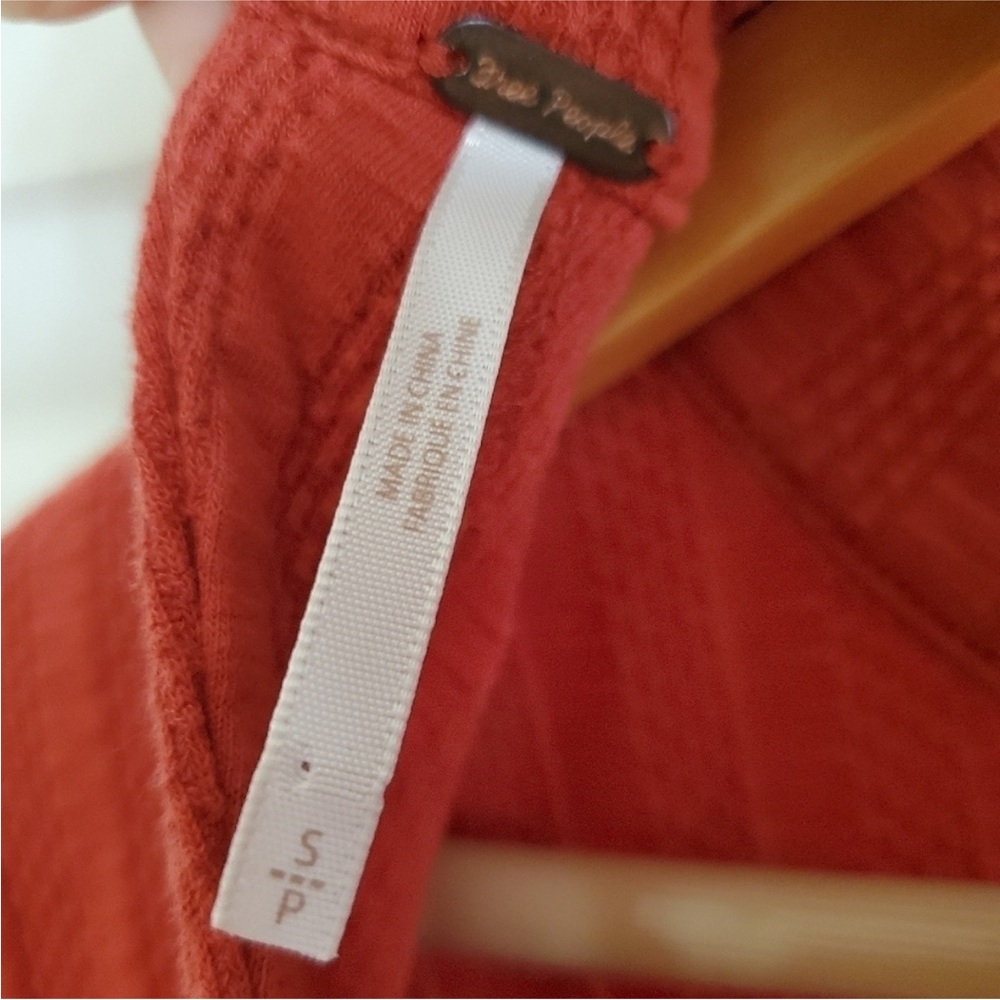 Stylish Red Open-Back Top - Picture 6 of 6